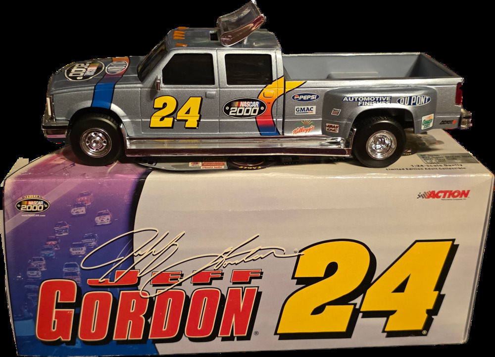 Jeff Gordon 24 DuPont 2000 Chevy Dually Truck Bank 1/24 Action 1 of 3,000 Nascar